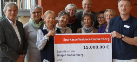 Ambulantes Hospiz spendet Geld für Pflege-Rollstühle
