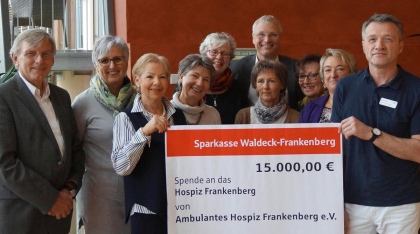 Ambulantes Hospiz spendet Geld für Pflege-Rollstühle